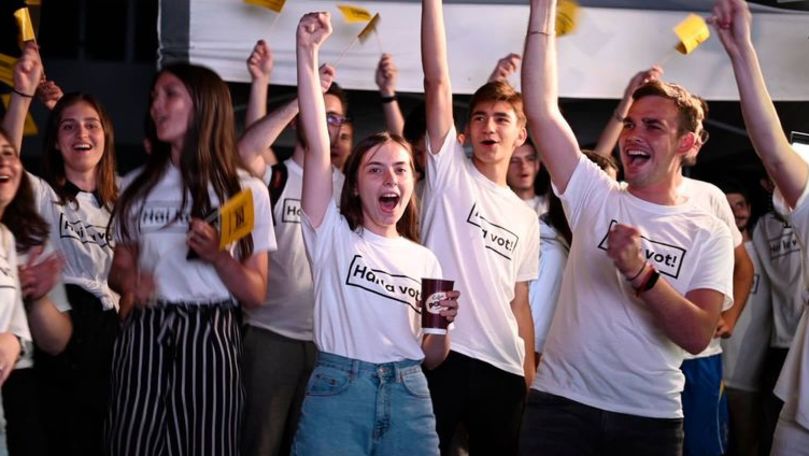 Музыка и танцы: Сторонники PAS празднуют победу на выборах.