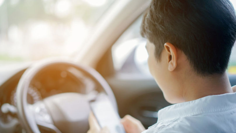 România: Sancţiuni mai dure pentru șoferii cu telefon la volan