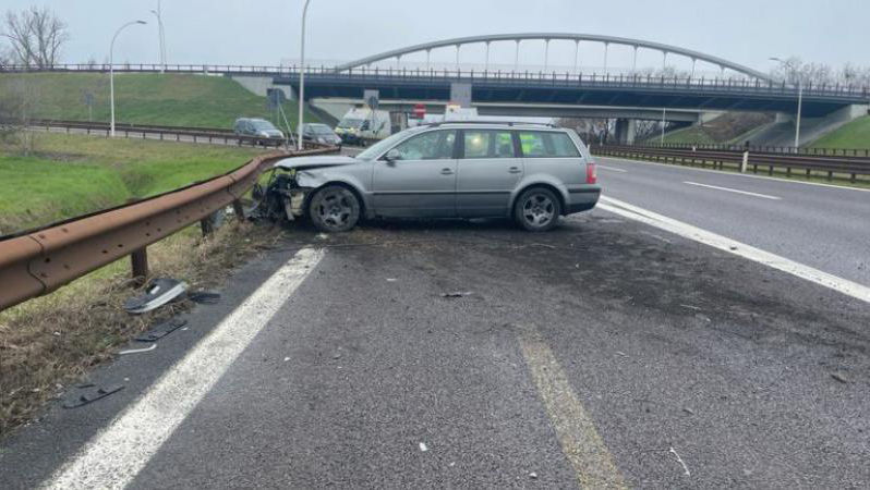 Italia: Un moldovean a accidentat două fete și s-a izbit într-un parapet