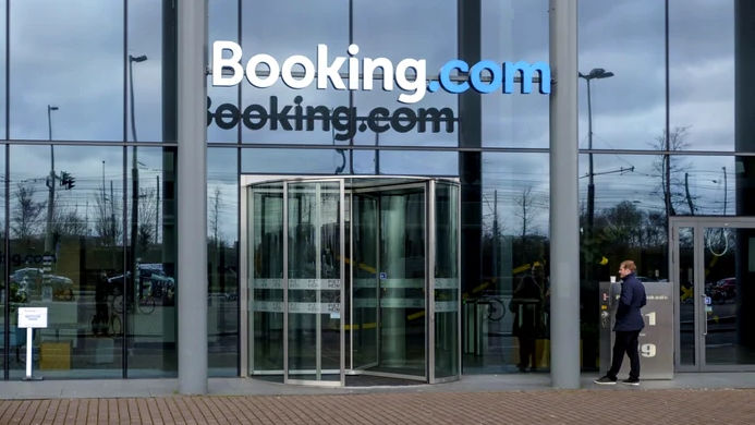 Peste 10.000 de hoteluri europene dau în judecată Booking.com. Motivul