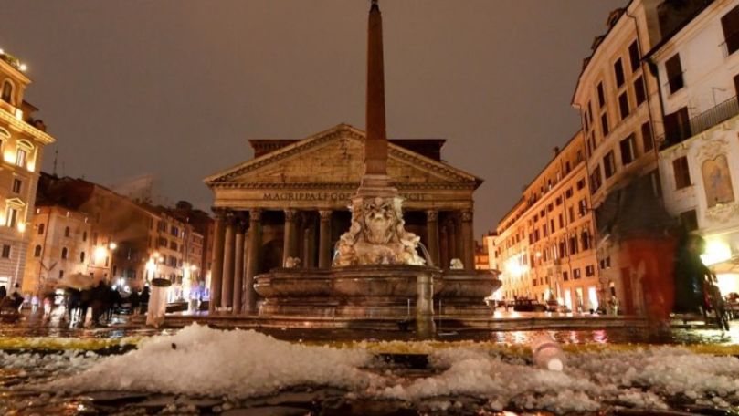 Roma, acoperită de grindină. Martor: Zici că s-a topit un gheţar