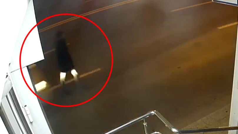 Accident în Capitală: Momentul în care pietonul este lovit de taxi