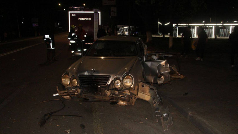 Accident grav la Ungheni: Șoferul unui Mercedes, transportat la spital