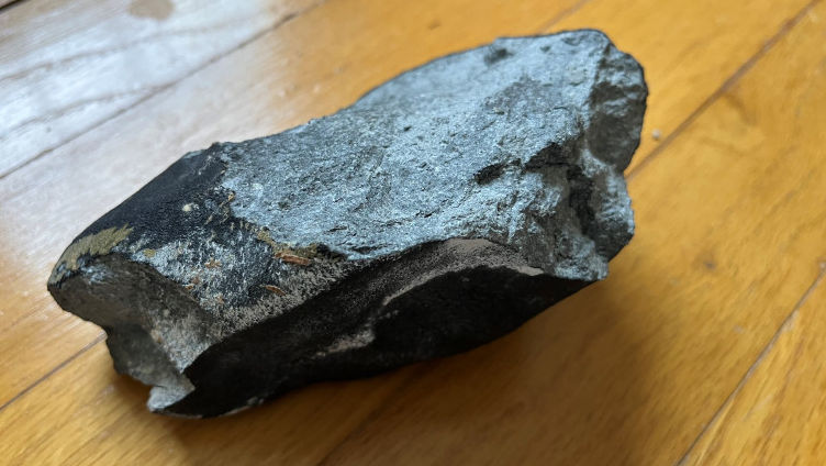 Un obiect asemănător cu un meteorit a lovit o casă din New Jersey