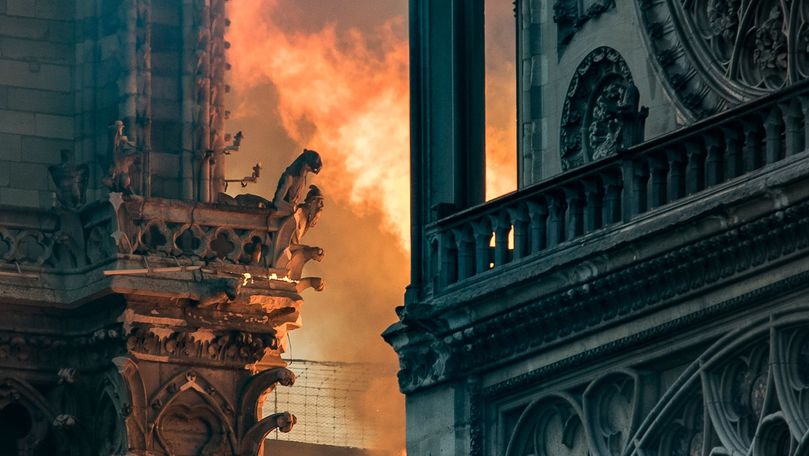 YouTube a catalogat drept fake news incendiul de la Notre-Dame