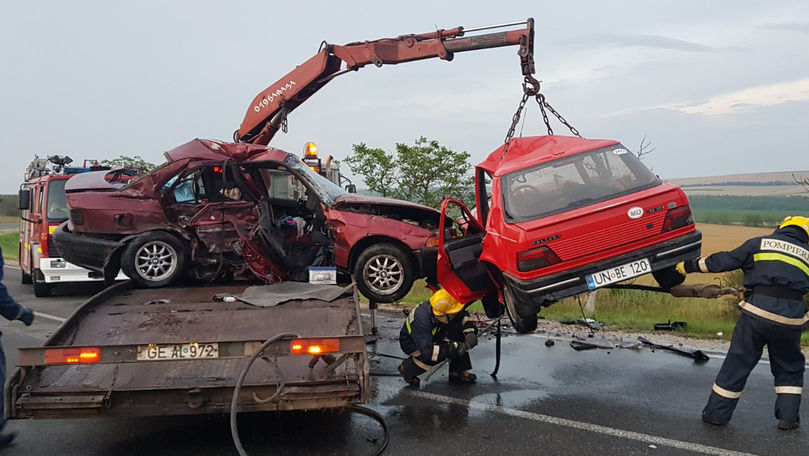 У северного въезда в Гагаузию около 19:00 столкнулись два встречных автомобиля.