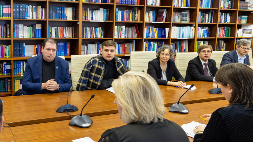 Provocări și soluții pentru educația incluzivă, discutate la Parlament