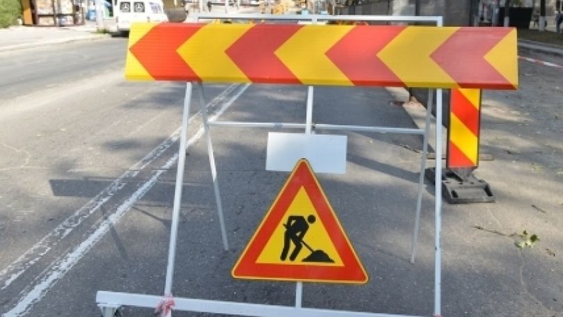Водителей, пересекающих данную зону, просят соблюдать временно установленные дорожные знаки.