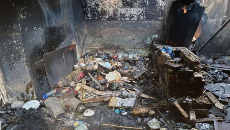 O casă din stânga Nistrului, distrusă complet de flăcări