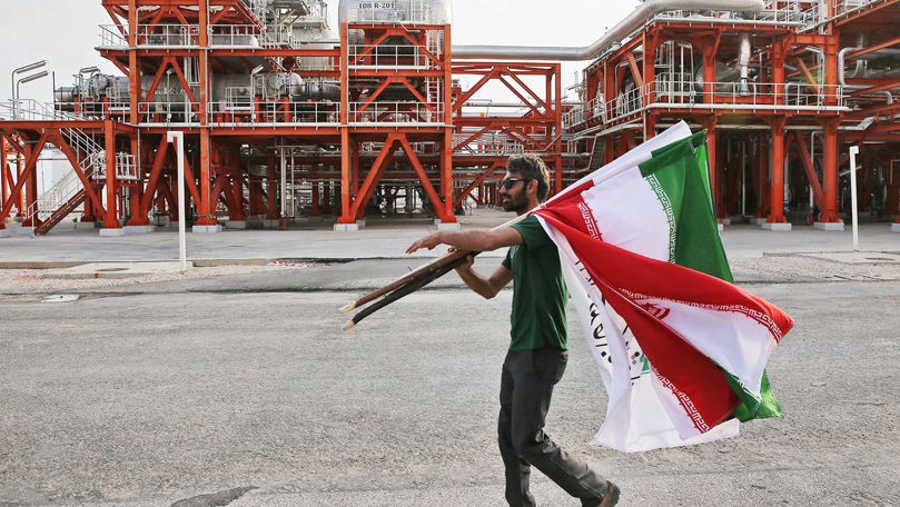 США ожидают, что Иран прекратит добычу нефти "в считанные дни".