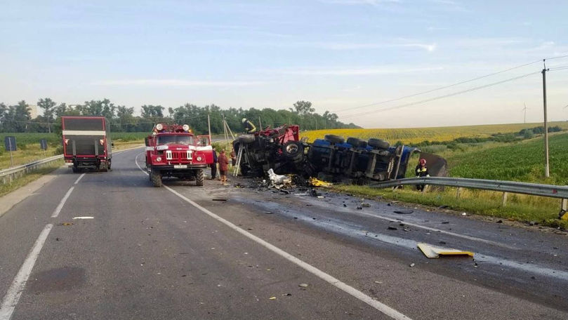Coliziune frontală între două camioane la Edineț: Un șofer a murit