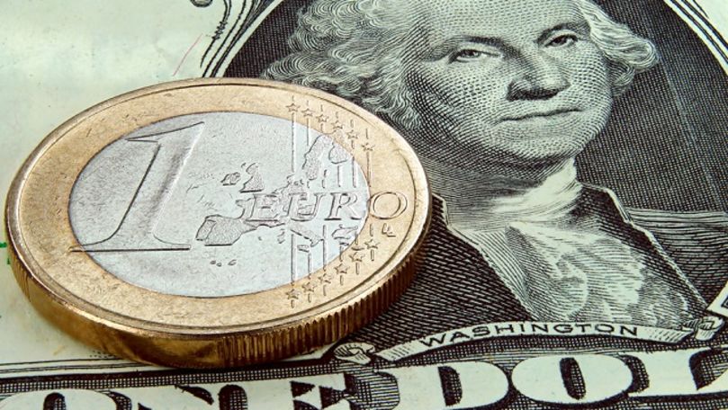 Американский доллар дорожает, а евро дешевеет по отношению к лею.