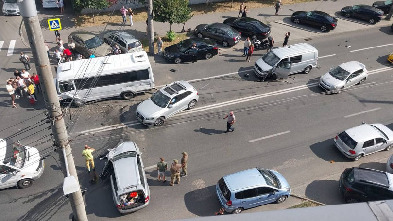 Accidentul în lanț de la o intersecție din Capitală: Momentul impactului