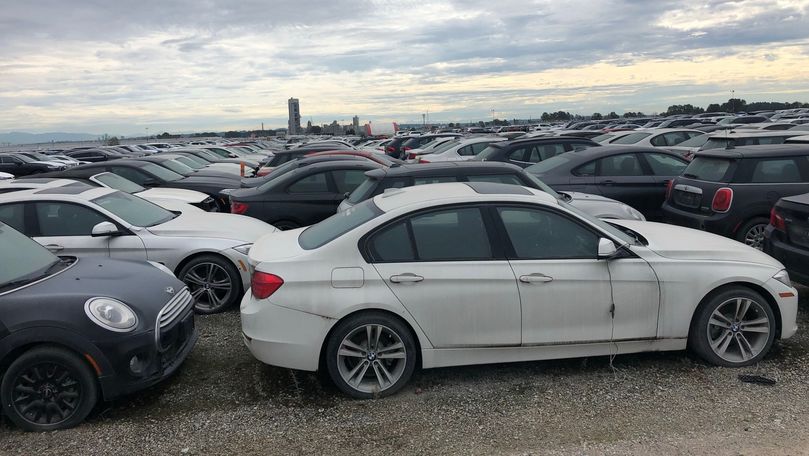 Parcarea unde 3.000 de BMW-uri și MINI stau abandonate din fabrică