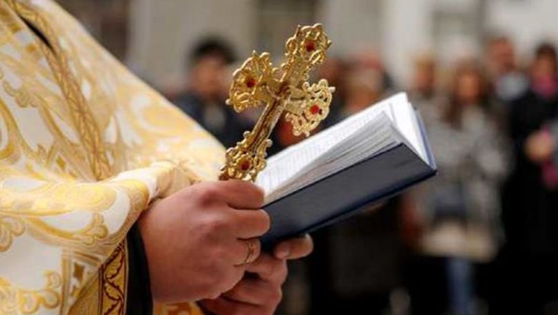 Un preot s-a rugat la Ștefan cel Mare pentru pocăința gay-ilor