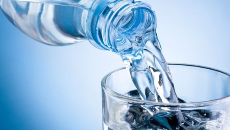 OMS: Particulele de plastic din apă, risc minim la adresa sănătății