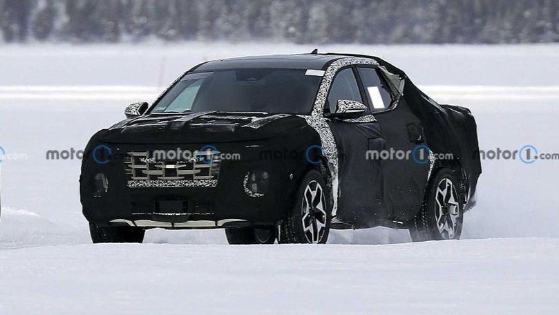 Hyundai испытывает новый пикап на замерзшем озере.