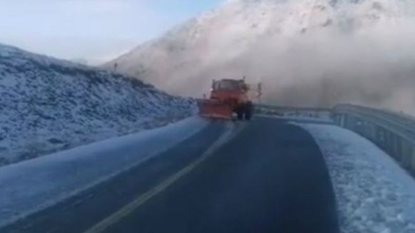 Locul din România unde drumurile se închid din cauza stratului de zăpadă