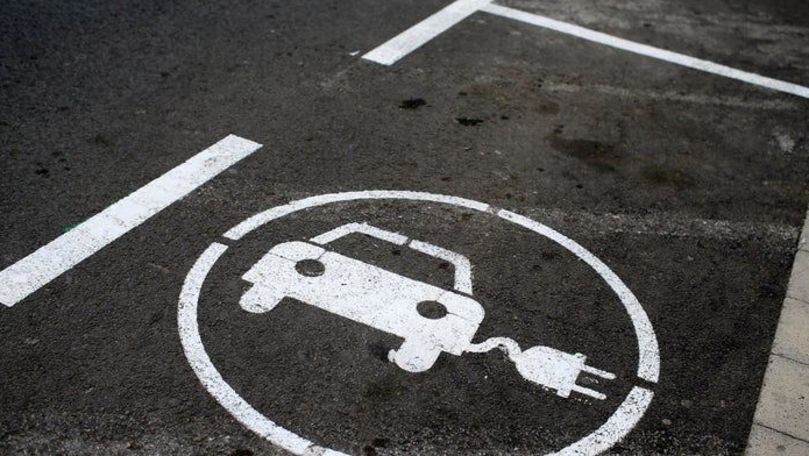 В США построят дорогу, заряжающую электромобили.