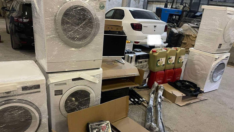 Mărfuri de 180.000 de lei fără acte, depistate într-un Volkswagen
