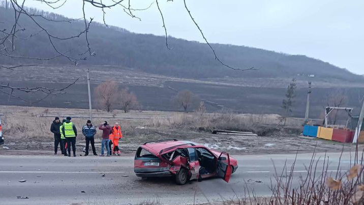 Accident rutier la Hâncești: Două automobile, grav avariate