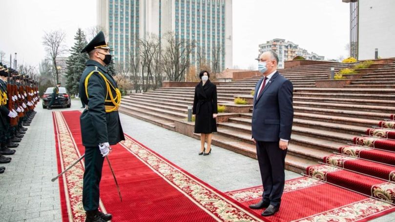 Сторонники Санду освистали спикера парламента и экс-президента. Фото: deschide.md.