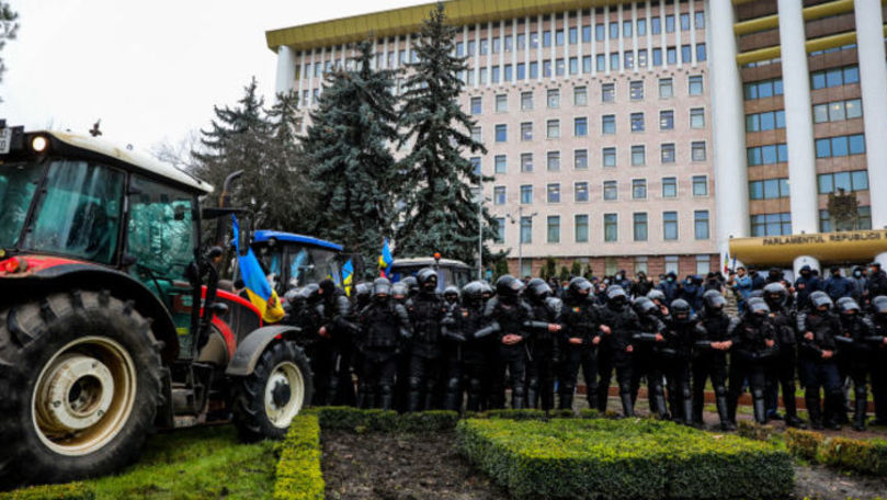 Войку: Наезд трактором на ступени парламента - это не мирный протест.