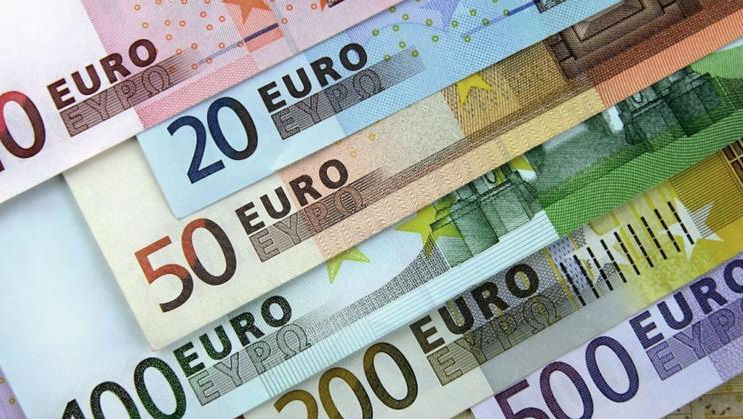 Curs valutar 15 martie 2025: Cât valorează un euro și un dolar