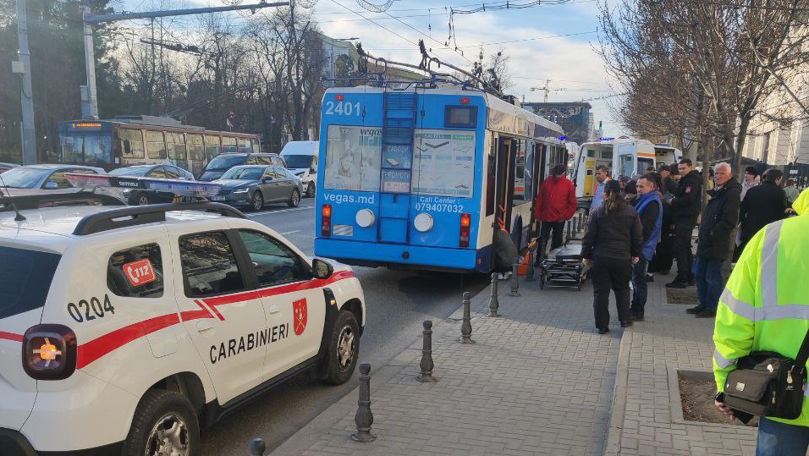 Chișinău: Un bărbat a făcut stop cardiac în troleibuz. Medicii nu l-au putut salva