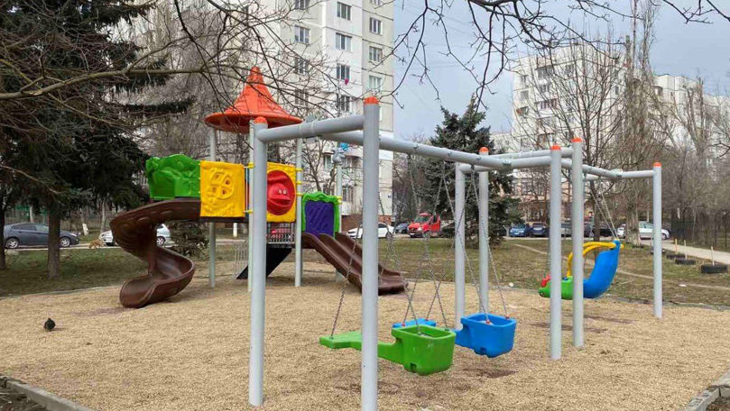 Un teren de joacă din sectorul Ciocana al Capitalei, modernizat