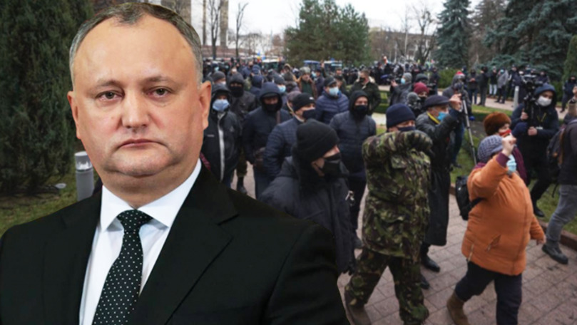 Додон - протестующим фермерам: Правительство не уйдет. Коллаж: Point.md