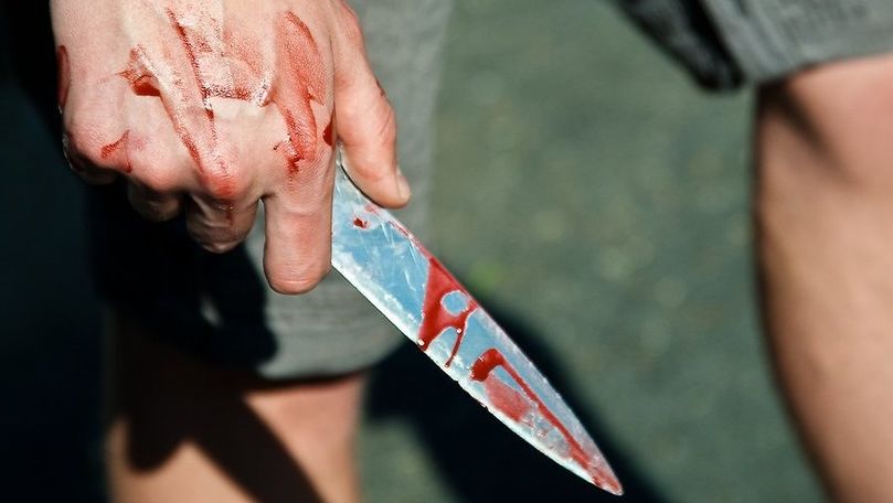 Bărbat din Tiraspol, surpins cum scoate cadavrul prietenului din casă