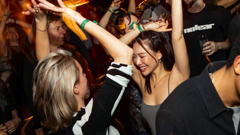 Исследование: Танцы на рейвах укрепляют тело и психику женщин старше 40.