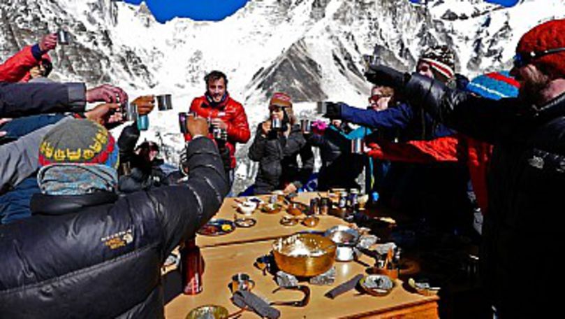 Cum arată restaurantul de pe vârful munţilor Himalaya