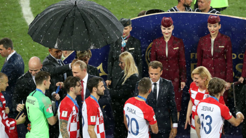 Explicația faptului că doar Putin avea umbrelă la finala Cupei Mondiale