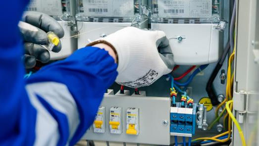 Eficiență energetică: Vor fi instalate 18.000 de contoare inteligente
