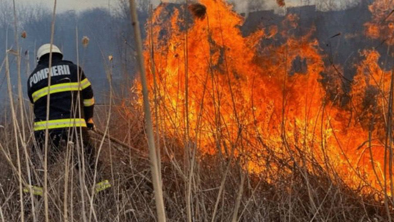 Un incendiu de vegetație s-a produs la Florești: Un pompier a decedat