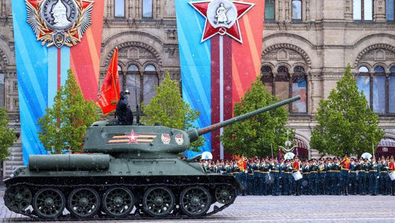 Economie la parada Moscovei: Un singur tanc a fost expus
