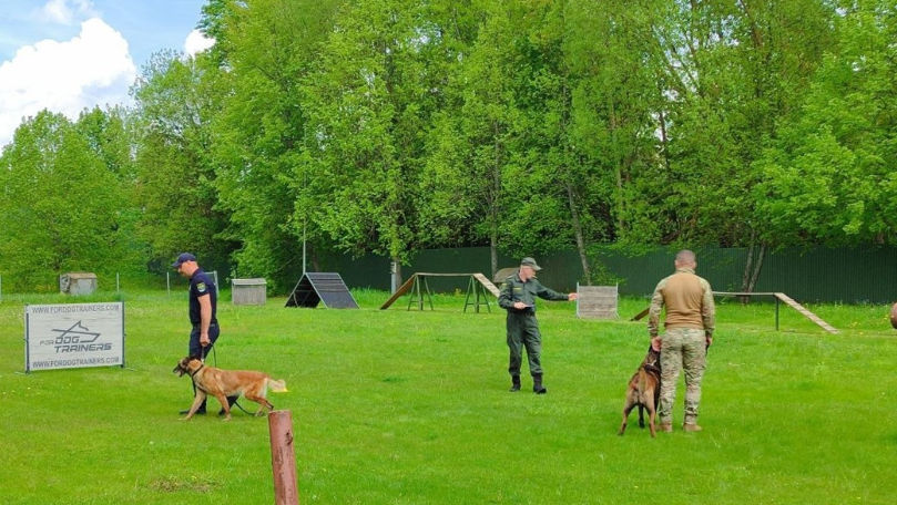 Un ofițer IGPF și patrupedul său, locul I la o competiție din Letonia