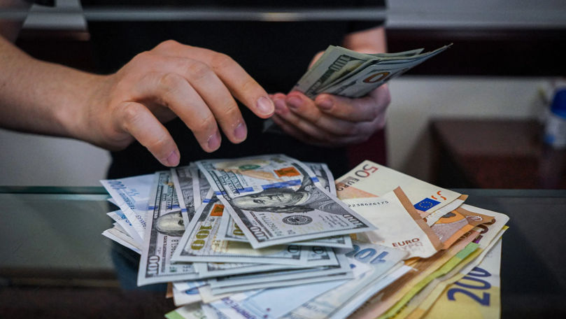 Curs valutar 3 decembrie 2024: Cât valorează un euro și un dolar