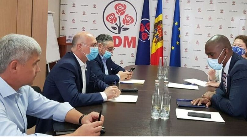 Павел Филип обсудил ход избирательной кампании с послом США.