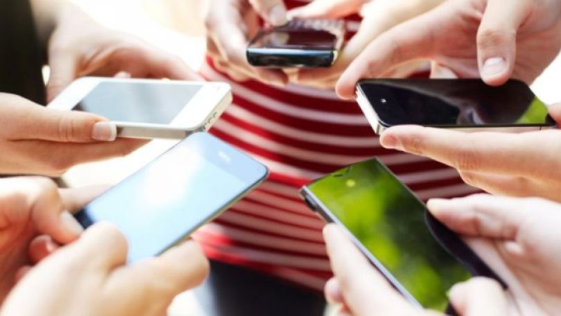 Piața serviciilor de telefonie mobilă scade în nouă luni ale anului