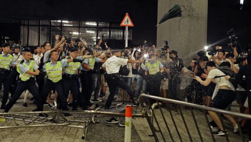 Protestatarii din Hong Kong au pătruns cu forța clădirea Parlamentului
