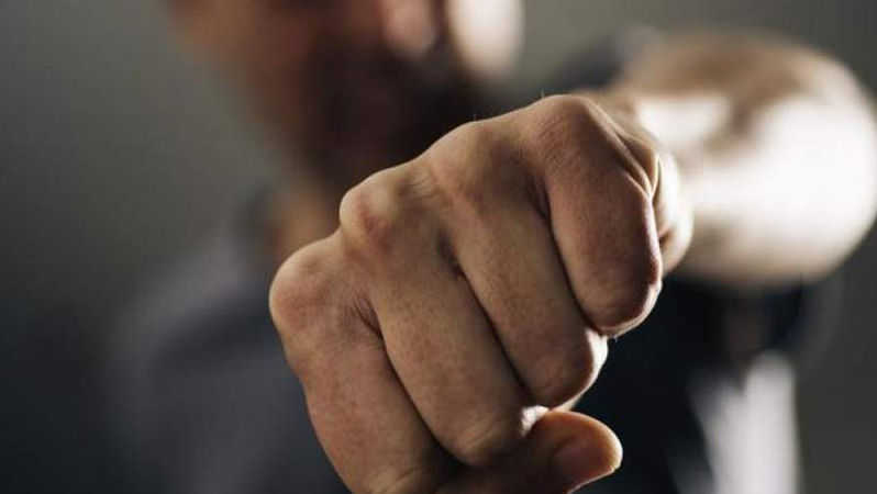 O bătrână, bătută până la moarte de nepot. Ce pedepasă a primit bărbatul