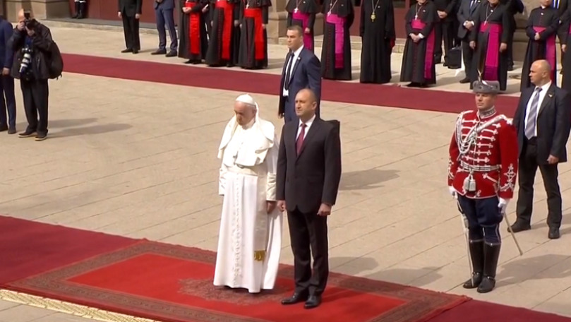 Papa Francisc şi-a început turneul de 3 zile în Balcani