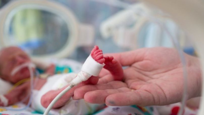 Cel mai mic bebeluș născut vreodată cântărește 268 de grame