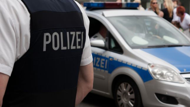 Un copil de 3 ani din Germania a strivit un bărbat sub maşină