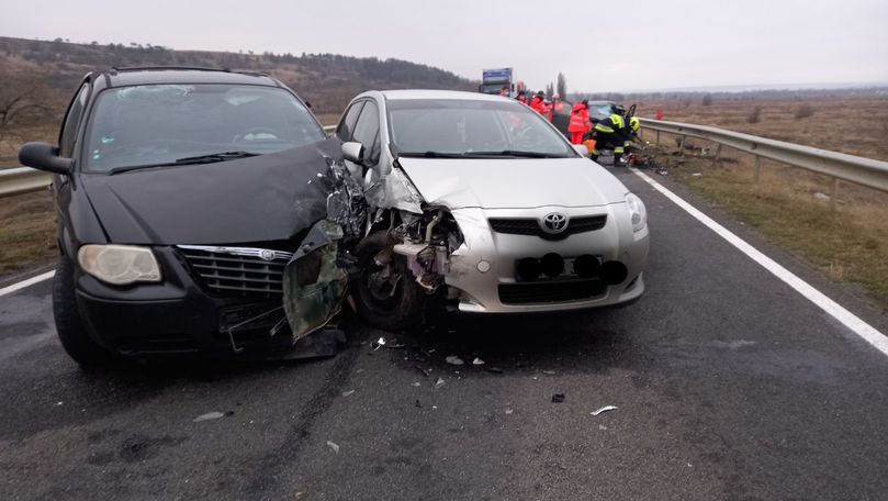 Un BMW ieșit la depășire a provocat un accident grav la Leușeni: 2 morți