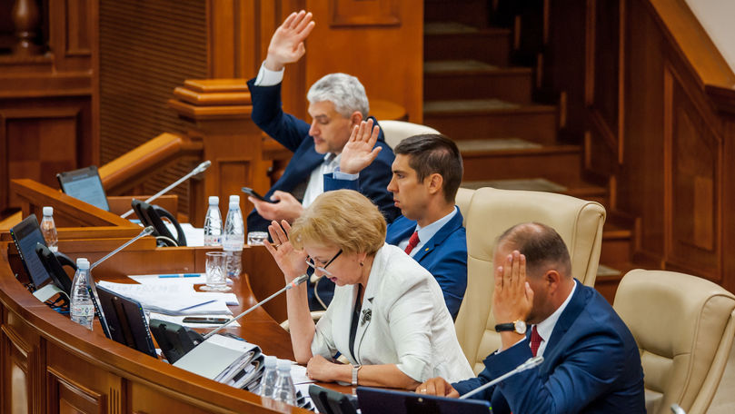 Parlamentul a făcut schimbări la zilele comemorative şi de sărbătoare