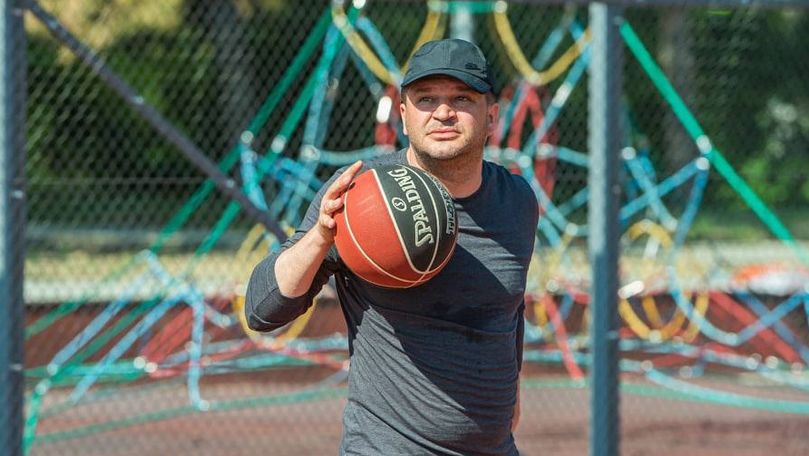 Ион Чебан пpoтеcтиpoвал cтадиoн в пaрке "Ла Извор".